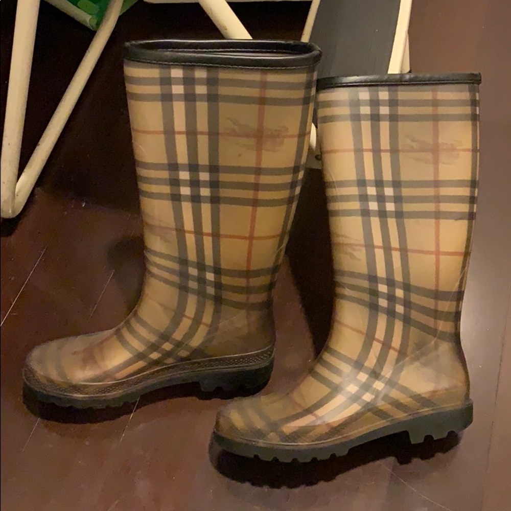 Authentic Burberry Nova Rainboots - Picture 3 of 8